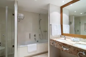 Holiday Inn Nürnberg City Centre by IHG - Bathroom
