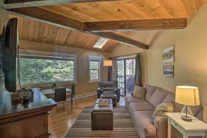 Airy Resort Condo < 3 Miles to Whitefish Mountain! - Interiör