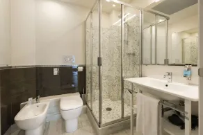 Adesso Hotel - Badezimmer
