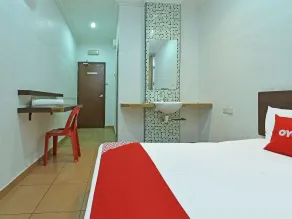 OYO 90559 Ummul Motel C Mart - Værelse