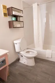 Howard Johnson by Wyndham Clearwater - Dunedin - Salle de bain