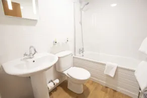 The Bridge House; BW Signature Collection - Badezimmer