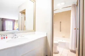 Baymont by Wyndham Hays - Bathroom