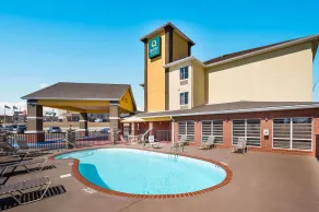 Quality Inn & Suites Huntsville Research Park Area - Piscine