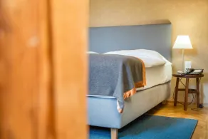 Alma Hotel - Boutique hideaway by the lake with rooftop and ladies-only wellness - Chambre