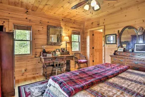 Cabin w/ BBQ + Games - Walk to Blue Ridge Parkway! - Intérieur