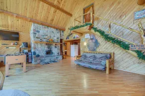 Secluded Log Cabin < 1 Mi to Munger State Trail! - Interiör