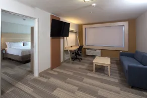 Holiday Inn Express & Suites - Gaylord by IHG - Room