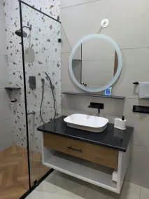 Abhimaan - Baño