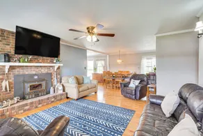 Waterfront Lake Gaston Home w/ Private Dock! - Innvendig