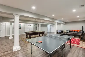 Waterfront Estate w/ Game Room & Dock! - Interiör