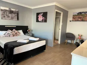 Spanish Lace Motor Inn - Room