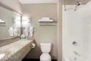 Best Western Cedar Inn & Suites - Salle de bain