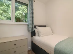 Bay - Room