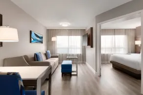 Embassy Suites by Hilton Montreal Airport - Chambre