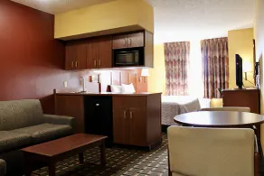 HomeTown Inn & Suites - Værelse