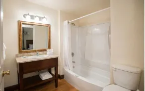 Sacramento Inn & Suites Cal Expo I-80 - Badrum
