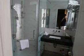 Victorian Hotel - Bathroom