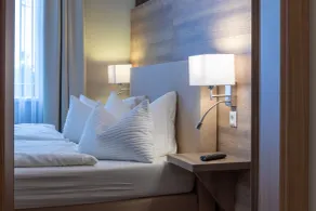 "Zur Altstadt - Am Fuße der Osterburg" Gaststätte, Pension, FEWO - Room
