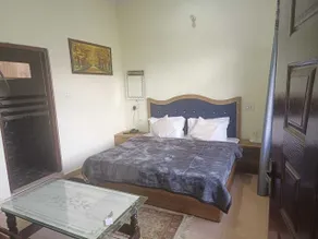 Hotel Shani - Punjabi Rasoi - Room