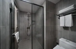 Serene Nook Hotel 丨 Skyline River Views - Bathroom