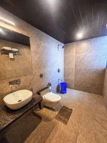 Wonder Mist Resort, Mahabaleshwar - Bathroom
