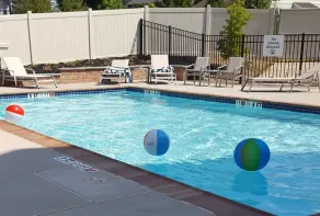 Holiday Inn Express Bordentown - Trenton South by IHG - Piscine
