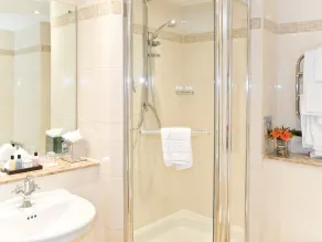 Macdonald Old England Hotel & Spa - Bathroom
