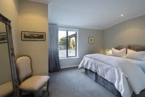 Judge & Jury Village - Habitación