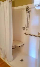 Eagle's Den Suites Cotulla a Travelodge by Wyndham - Salle de bain