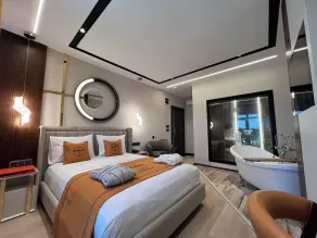 Elysian Airport Hotel & Restaurant - Room