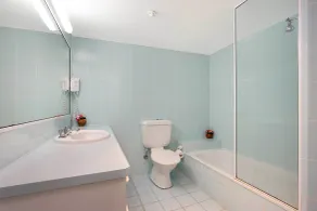Rainbow Bay Resort Holiday Apartments - Bathroom