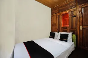 Lembah Mbalong Resort Mitra RedDoorz Near Exit Tol Singosari - Room