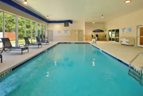 Holiday Inn Express & Suites I-26 & Us 29 At Westgate Mall by IHG - Piscina