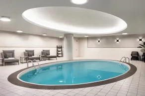 Crowne Plaza Toronto Airport by IHG - Piscine