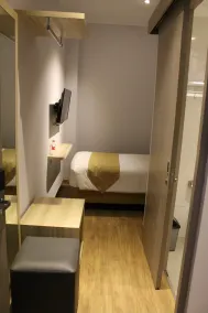 Central Front One Inn Jakarta Airport - Chambre