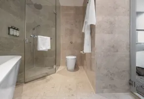 The Robertson House by The Crest Collection - Bathroom