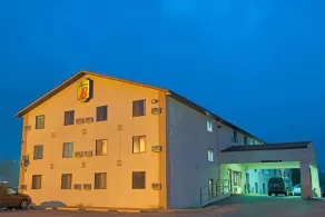 Super 8 by Wyndham Eureka/Six Flags Nearby - Piscine
