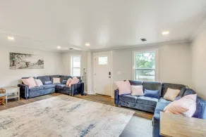 Walk to Winery! Home w/ Patio & Yard in Holt - Innvendig