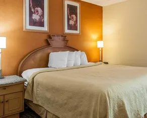 Quality Inn & Suites Shelbyville I-74 - Habitación
