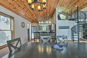 Delightful Isle Retreat w/ Boat Dock & Slip! - Interiör