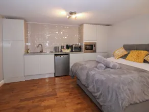 Spitfire Lodge - Room