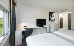 Hilton London Heathrow Airport Hotel - Room