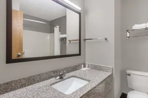 Super 8 by Wyndham West Plains - Salle de bain