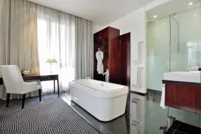 DAVINCI Hotel on Nelson Mandela Square - Bathroom
