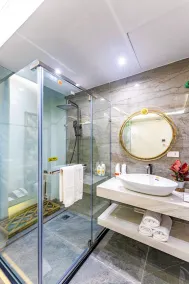 Mai Hotel - Bathroom