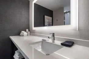Cambria Hotel Minneapolis Downtown - Bathroom