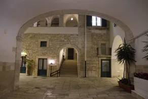 Palazzo Bianchi - Trani - Interior entrance