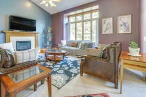 Pet Friendly Getaway: Yard, Grill, Patio, Fire Pit - Interior