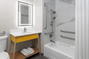 Days Inn by Wyndham Waukegan - Salle de bain